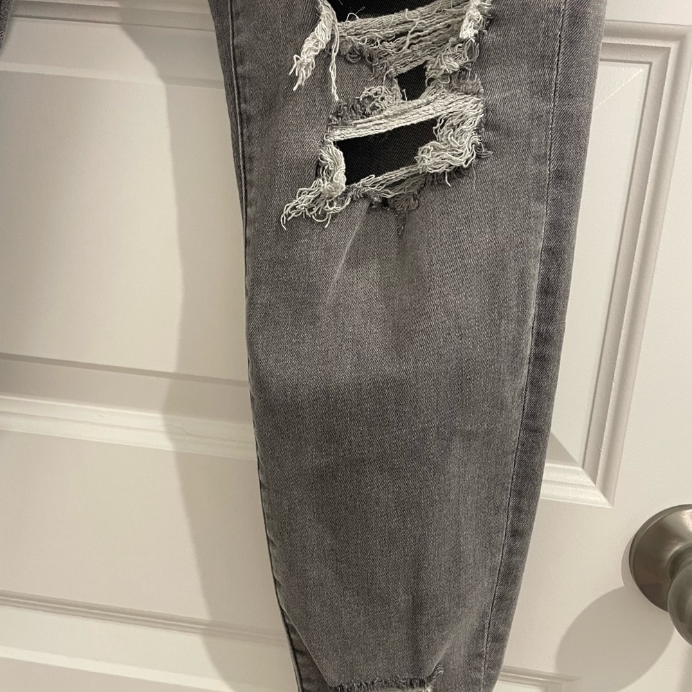American Eagle Outfitters Ripped Gray Skinny Jeans - Picture 2 of 4